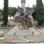 Monumento ai caduti sfregiato05